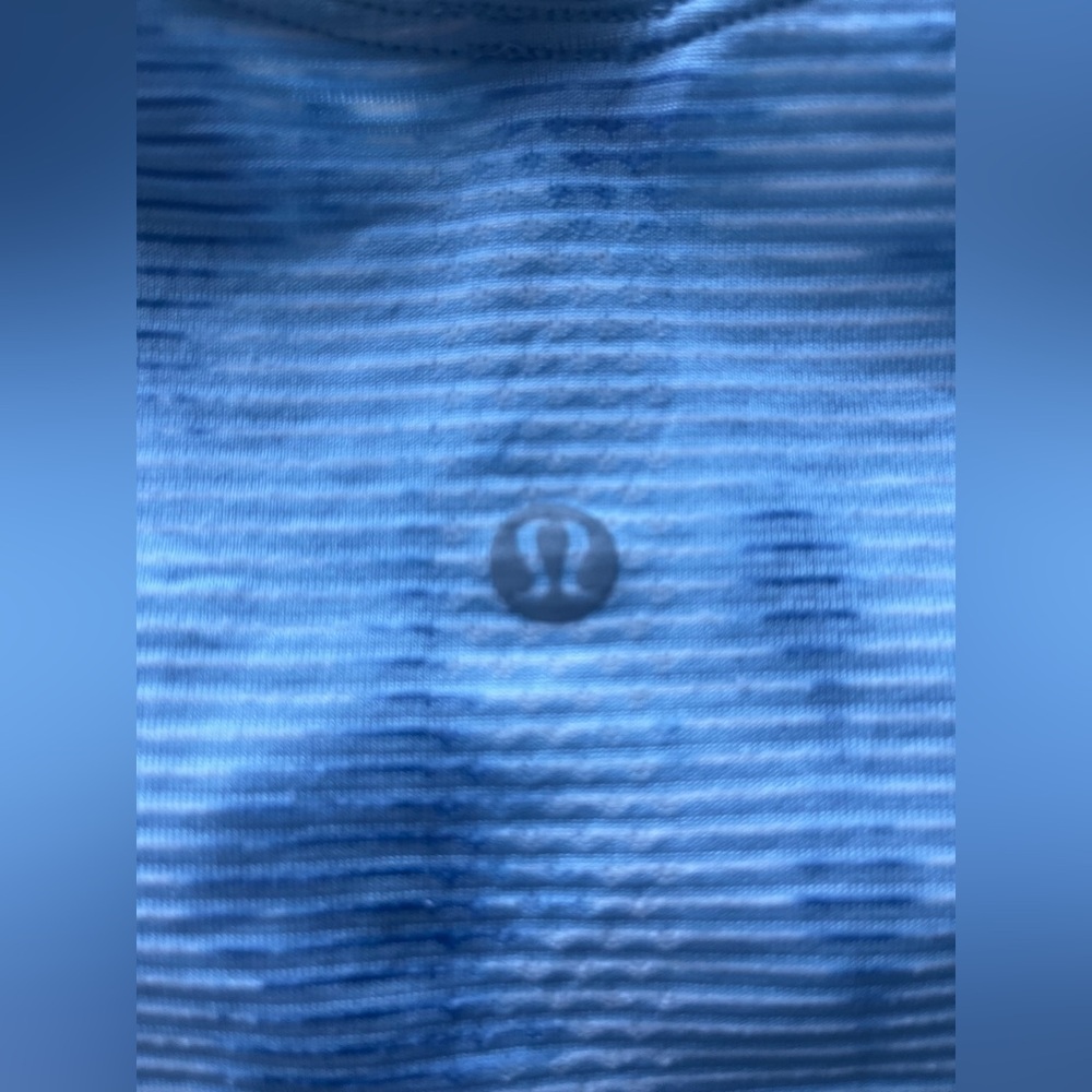 Lululemon Swiftly Tech Short Sleeve 2.0 - Shibori Stripe True Navy - Size 6 - Picture 5 of 8